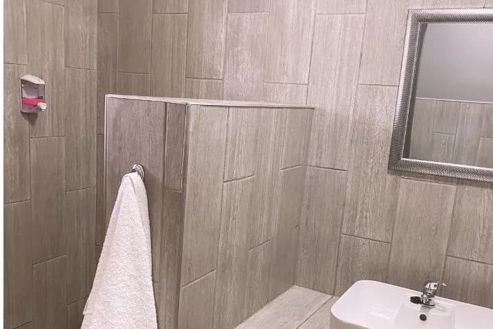 Self-Catering Luxury Room bathroom